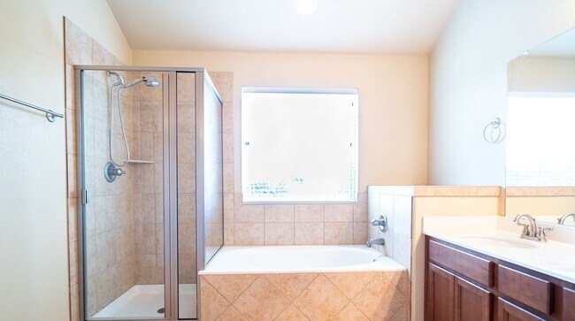 Building Photo - 2301 Giddens Dr