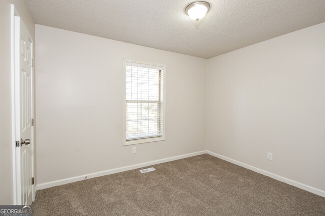 Building Photo - 1445 Glynn Oaks Dr SW