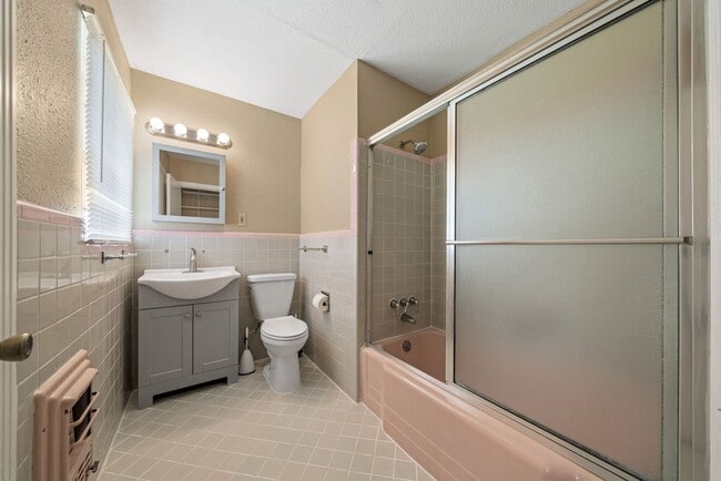 Building Photo - 3 Bedroom/1 Bathroom Ridgeview Subdivision