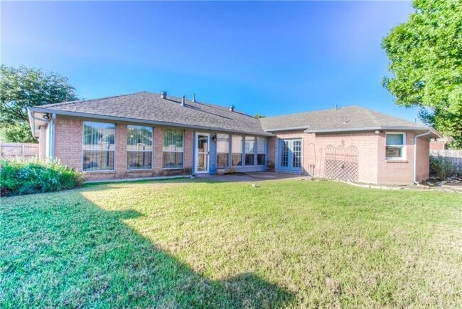 Building Photo - Spacious 3 Bed- 2 Bath in the Exclusive Private Riverwood Addition- SW Fort Worth- 76116
