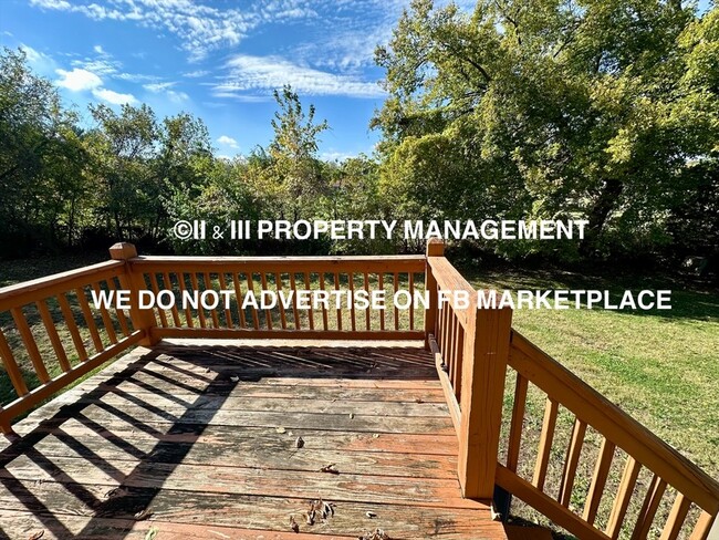 Building Photo - 8906 Haskins St