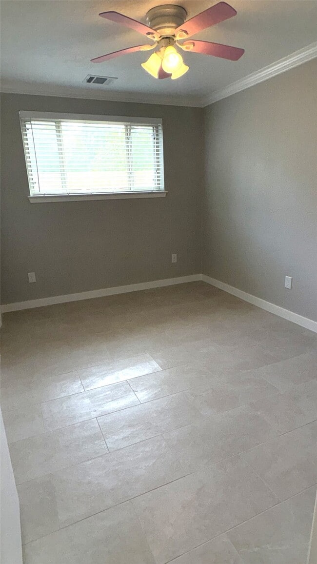 Building Photo - 212 Stratmore Dr