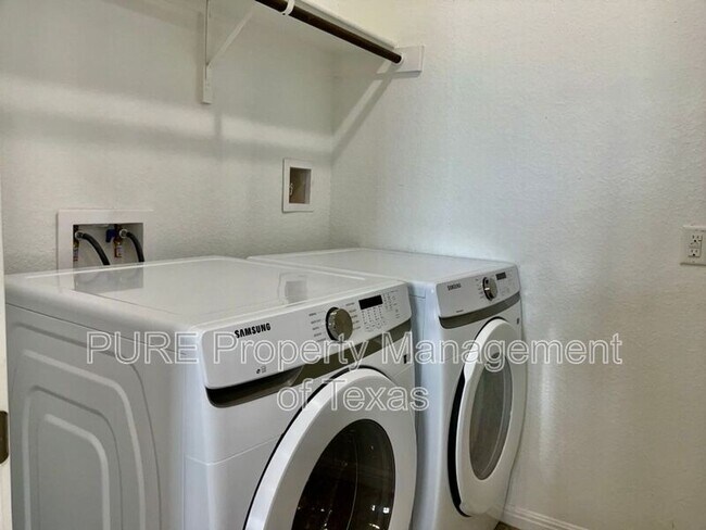 Building Photo - 120 Cloyce Ct