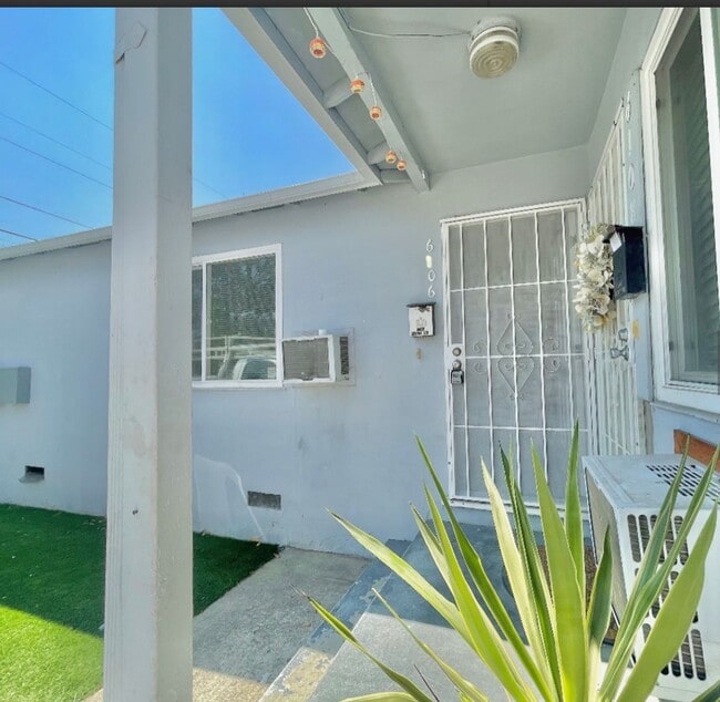 Building Photo - NANCY DRIVE DUPLEX