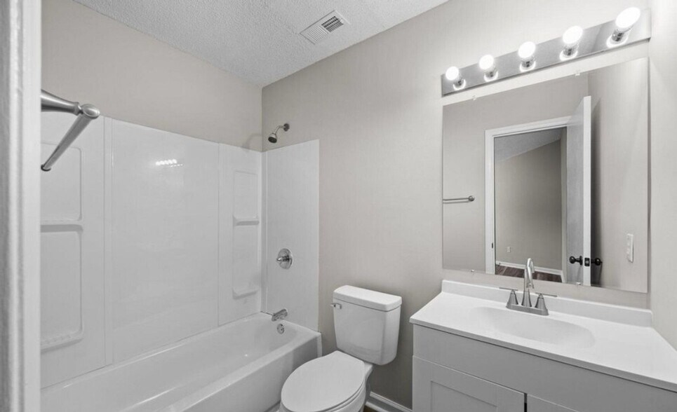 Building Photo - 109 Village Ct