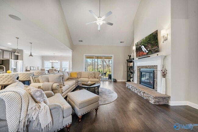 Building Photo - 9434 Crysillas Dr