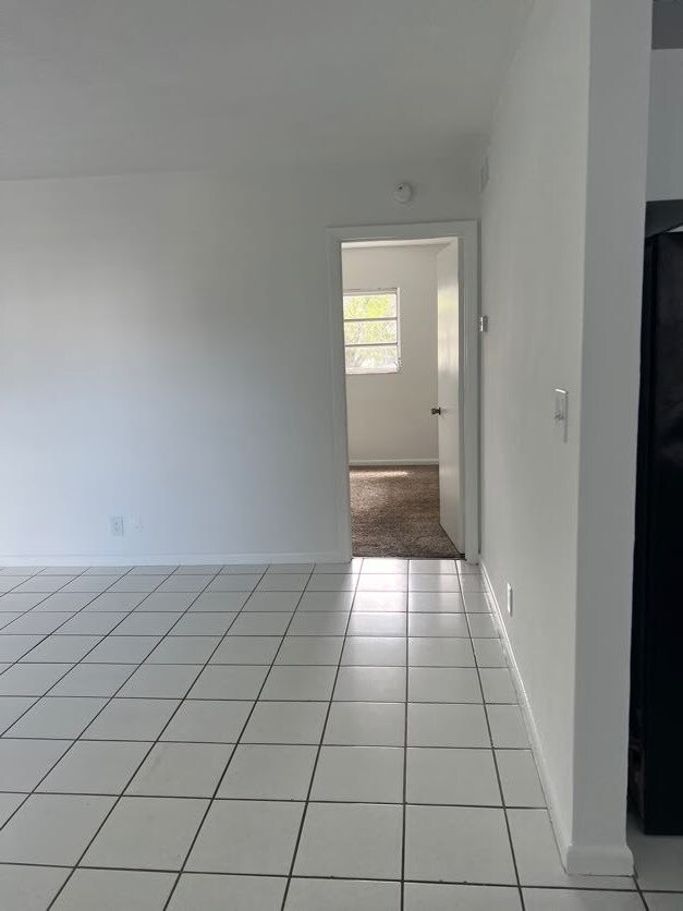 Building Photo - 374 Sunshine Dr