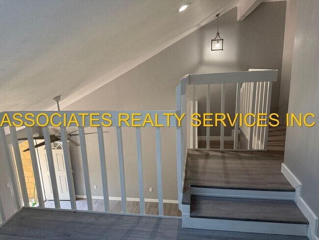 Building Photo - MUST SEE!!! 2BED/2BATH FULLY REMODELED UNIT IN GREENLEAF!!! FENCED BACK YARD!!!