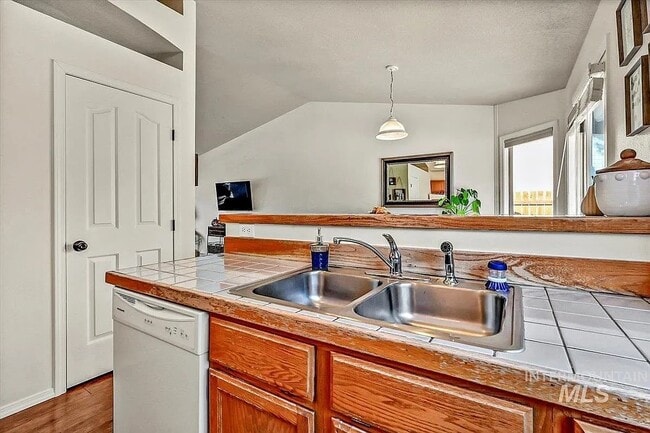 Building Photo - 5668 S Kalmia Pl