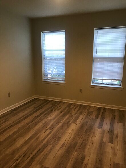 Building Photo - 2105 Wexford Rd