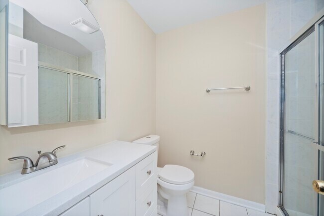 Building Photo - 1243 W Rosemont Ave