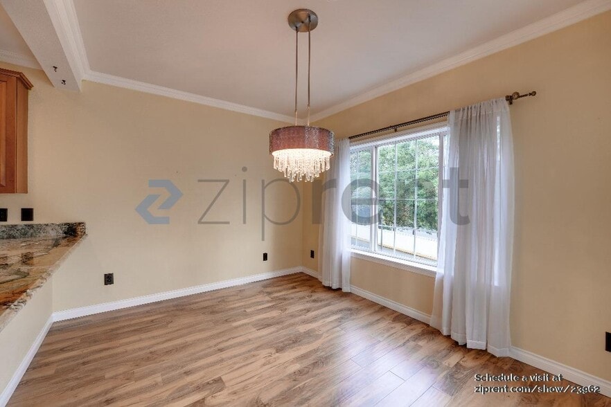 Building Photo - 10909 Avondale Rd NE