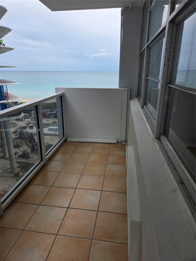 Building Photo - 5313 Collins Ave