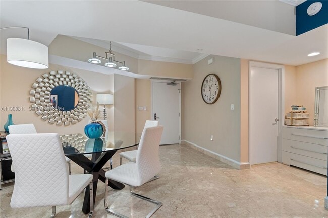 Building Photo - 19900 E Country Club Dr