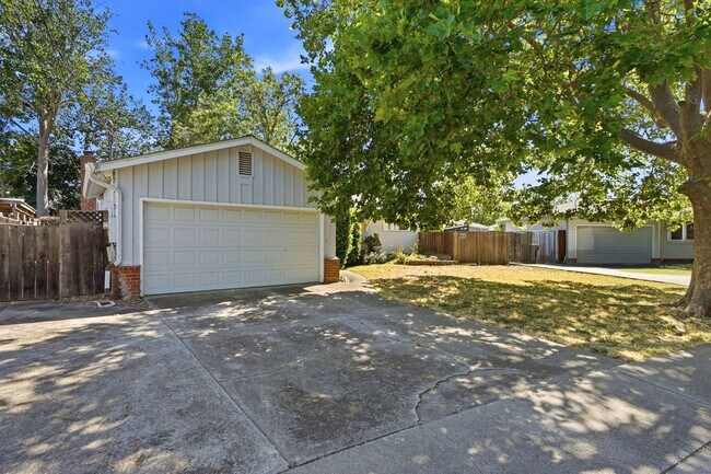 Building Photo - Beautiful Spacious 3-bedroom 1.5-Bath Home in Concord!
