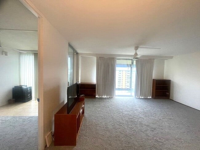 Building Photo - Beautiful 1 Bedroom / 1 Bath at Queen Emma Gardens