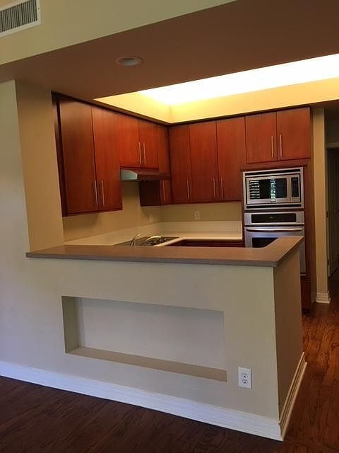 Building Photo - "Luxurious 2-Bed, 3-Bath Retreat with Granite Countertops in San Diego's Heart - 1460 Sq Ft of El...