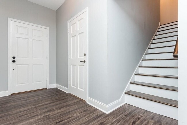 Building Photo - 2681 Ravenoaks Pl