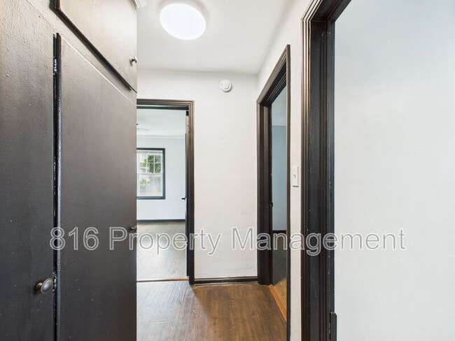 Building Photo - 7212 The Paseo
