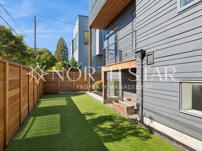 Building Photo - Contemporary Stunner in North East Portland