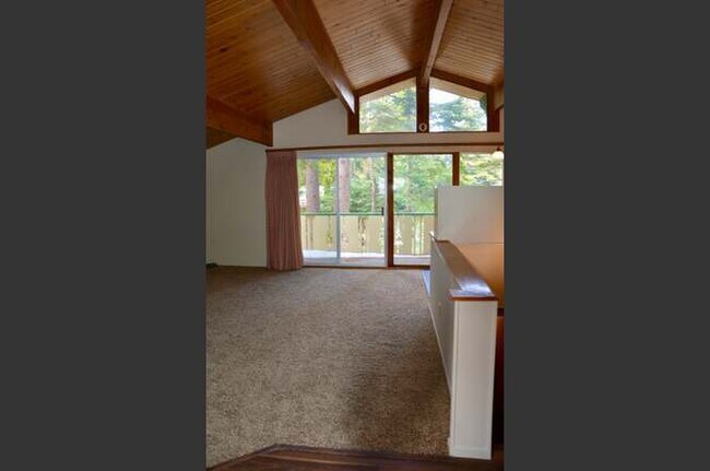 Building Photo - 31587 Circle View Dr