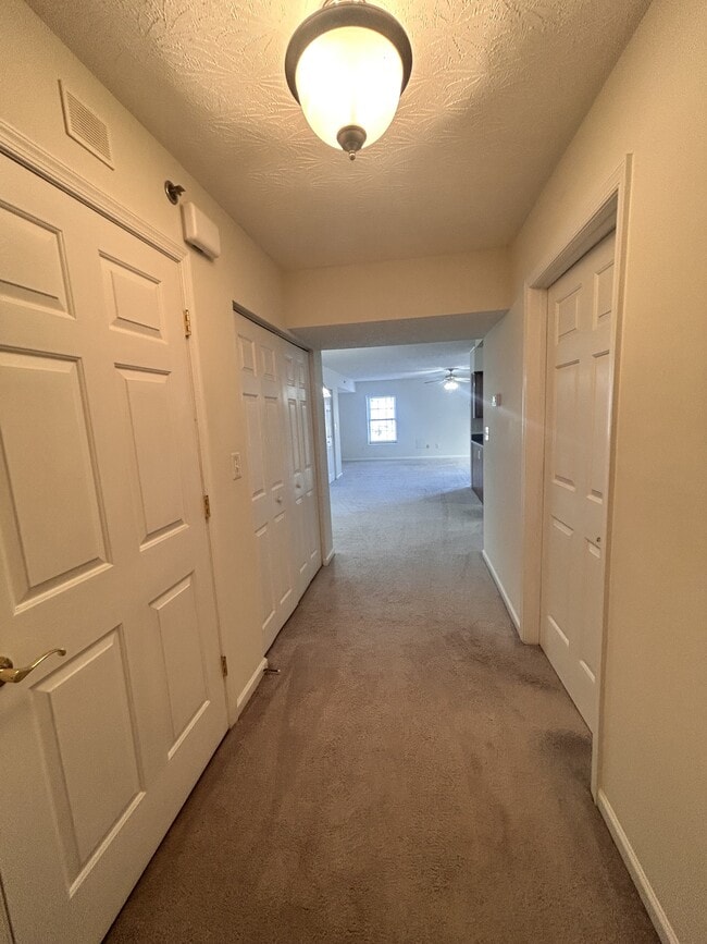 Building Photo - 23 Rosewood Ct