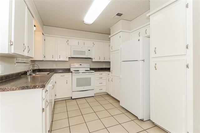 Building Photo - 1003 Holly Hill Ct