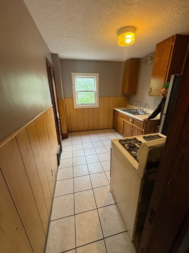 Building Photo - 44 E Brookside Ave