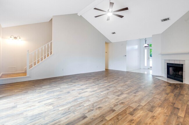 Building Photo - 873 Brande Ct