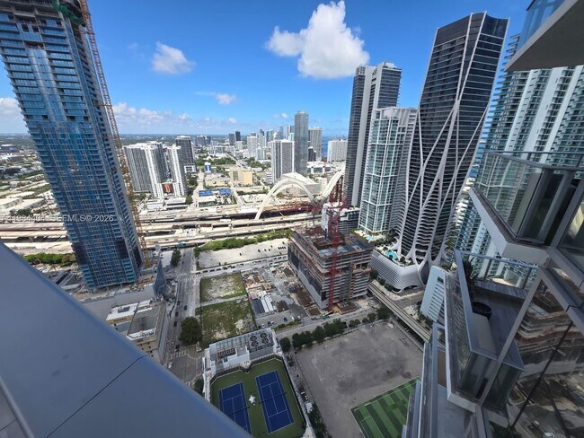 Building Photo - 851 NE 1st Ave