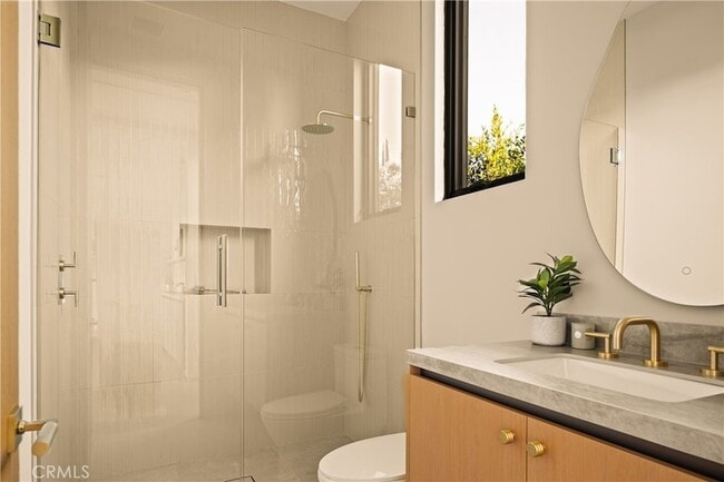 Building Photo - 5006 Enfield Ave