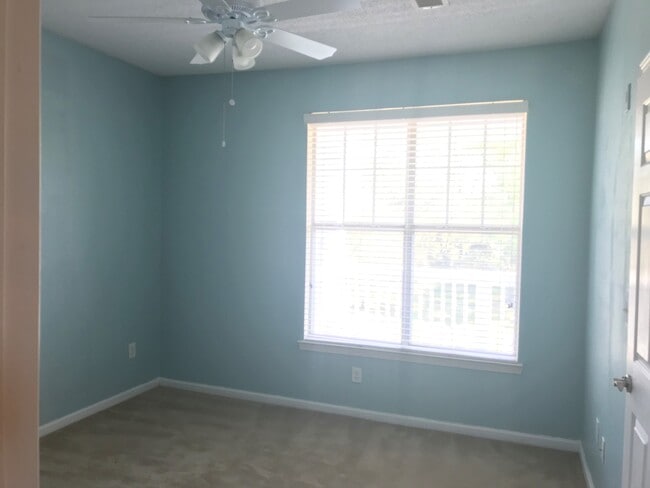 Building Photo - 45 Sycamore Ave