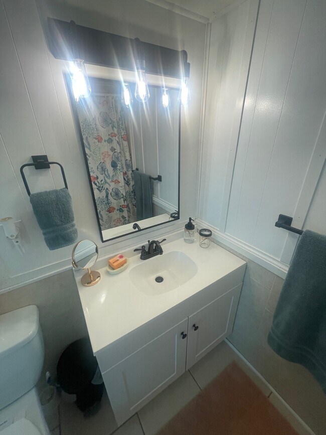 Building Photo - 6909 Marlin Ln