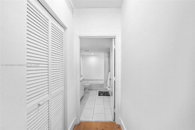 Building Photo - 951 Brickell Ave