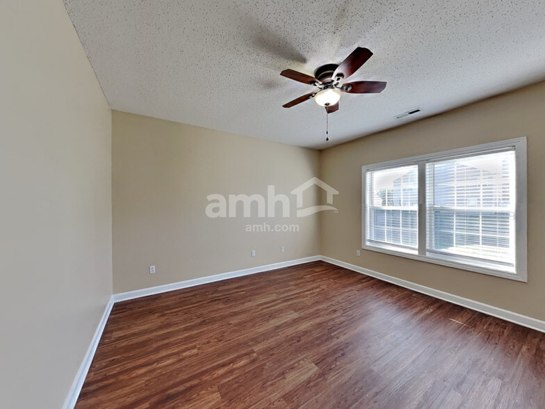 Building Photo - 9675 Lomax Dr