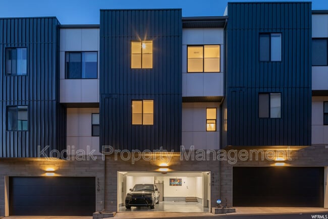 Building Photo - 1541 E Talo Ct