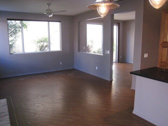 Building Photo - 3 Bedroom, 2.5 Bath Home in Sunset Glen (Mira Mesa)