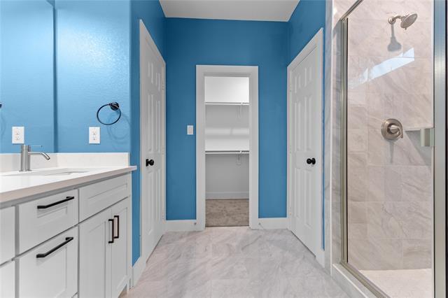 Building Photo - 520 E 5th St