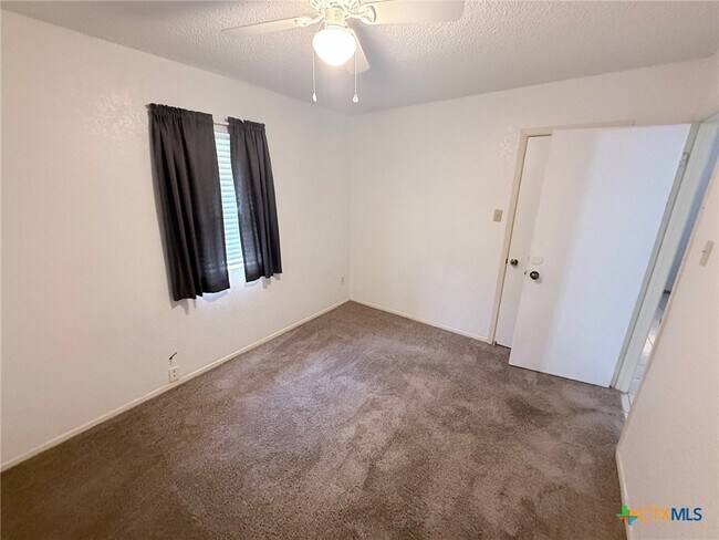 Building Photo - 2502 Transit Dr