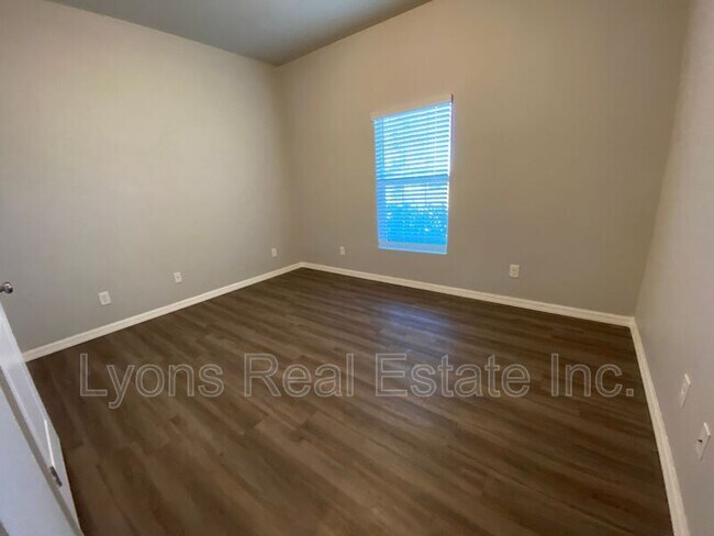 Building Photo - 2497 Cortland Ave