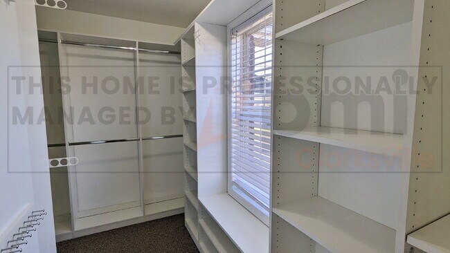 Building Photo - 2780 Cascade Dr