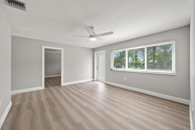 Building Photo - 2071 W Carol Cir