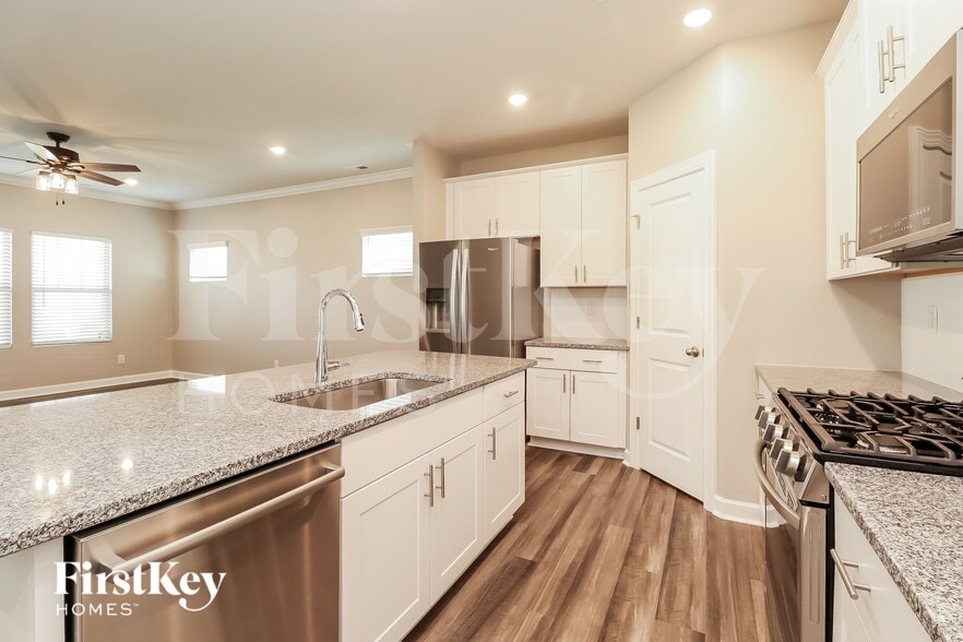 Building Photo - 4003 Armstrong Farm Dr