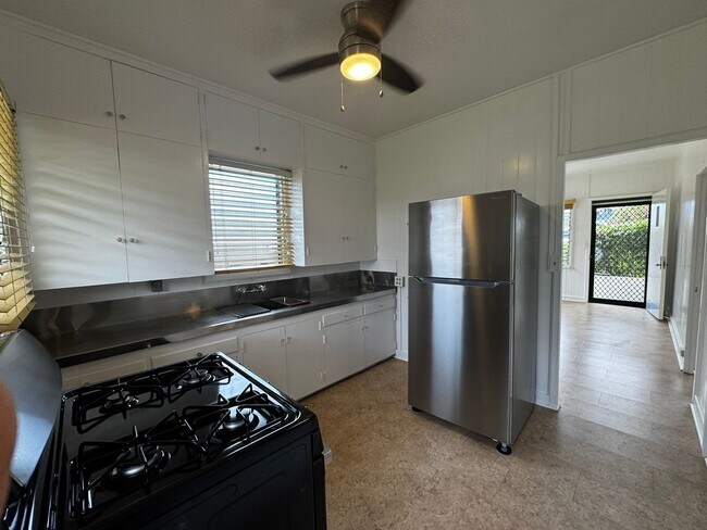 Building Photo - Charming 2/1/2 House on Hinano St. in the Kaimuki/Diamond Head area