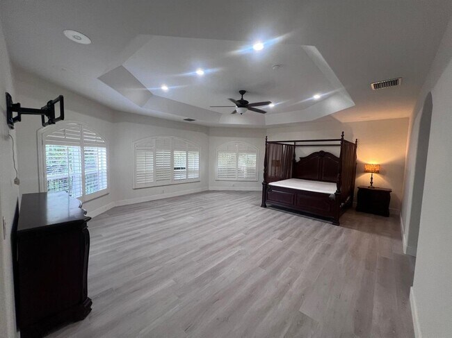 Building Photo - 6301 SW 58th Ct
