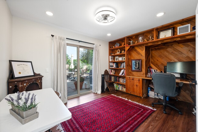 Building Photo - 124 Sequoia Ct