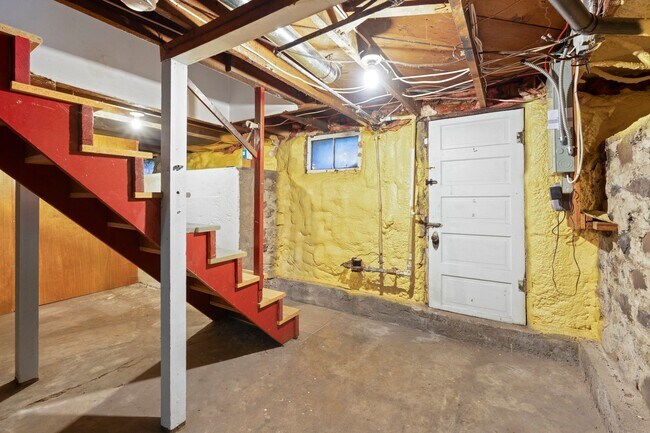 Building Photo - 206 W Waverly Pl