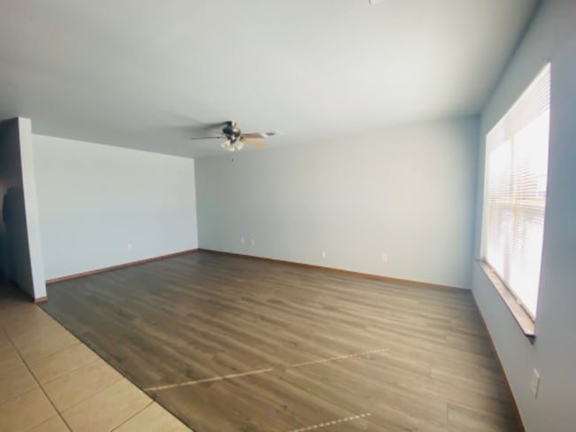 Building Photo - 407 E Marietta Ct