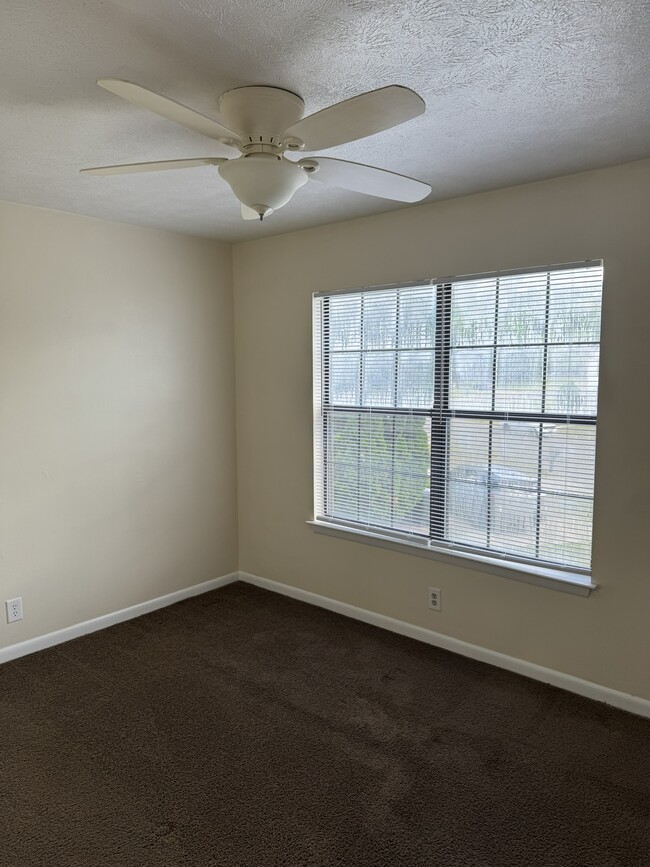 Building Photo - 1308 Ewing Creek Dr
