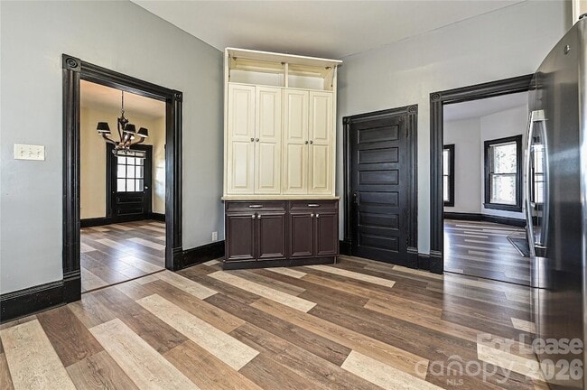 Building Photo - 1204 S Salisbury Ave